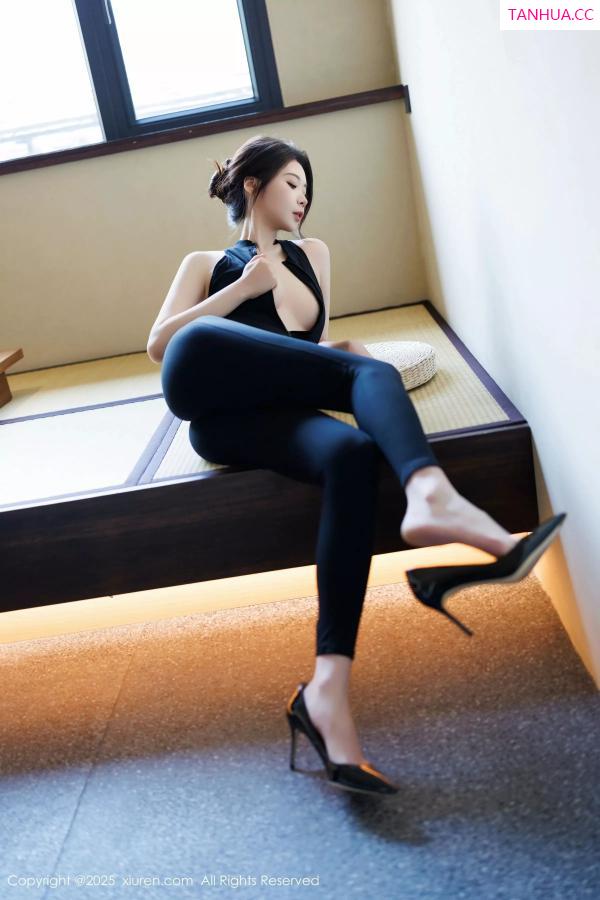 梦心玥  [XiuRen]高清写真图 2025.03.24 No.10059 梦心玥 黑色情趣第32张图片